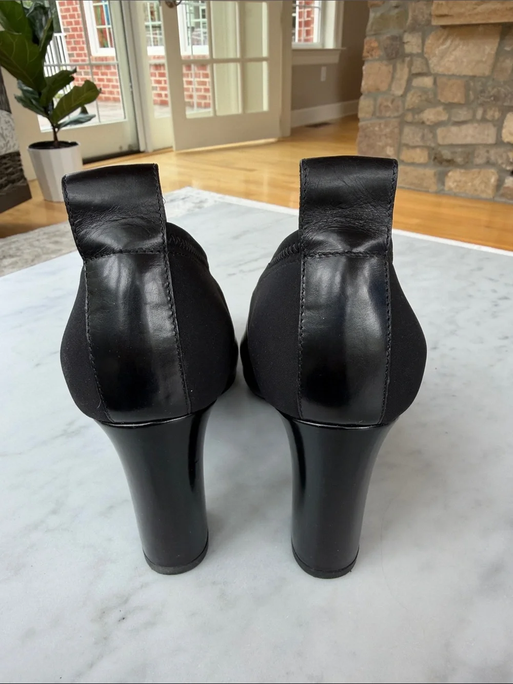 Via Spiga Black Leather Pointed Toe Ankle Booties